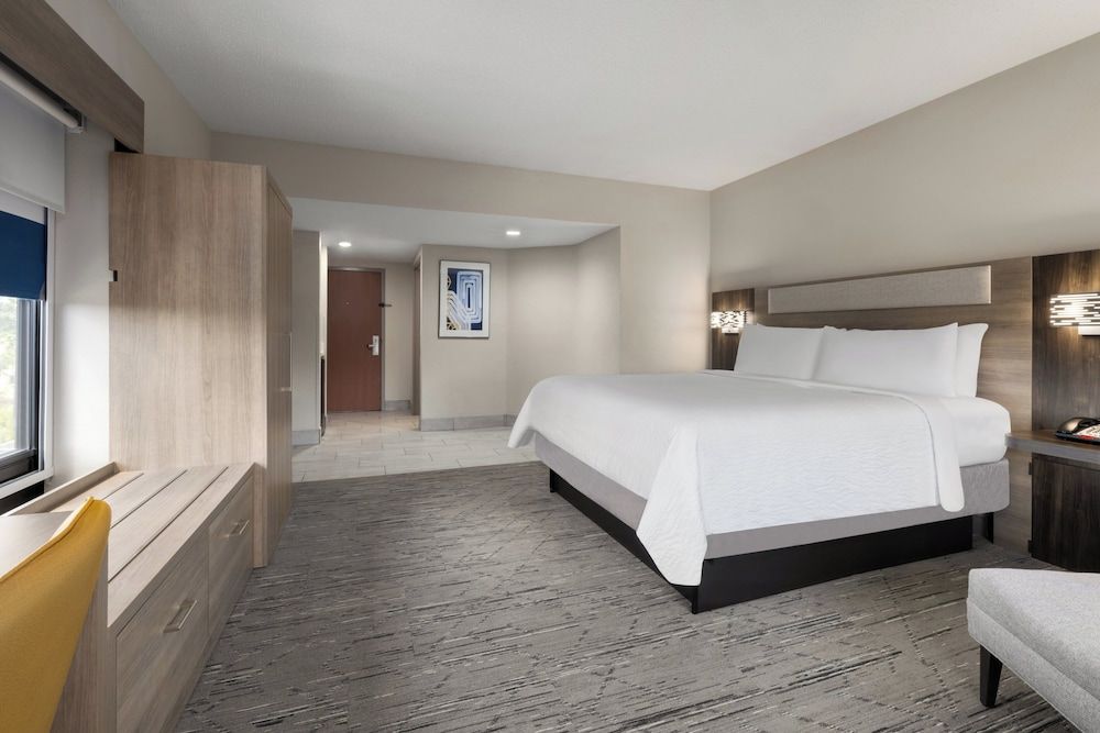 Standard Room, 1 King Bed (Extra Floor Space)