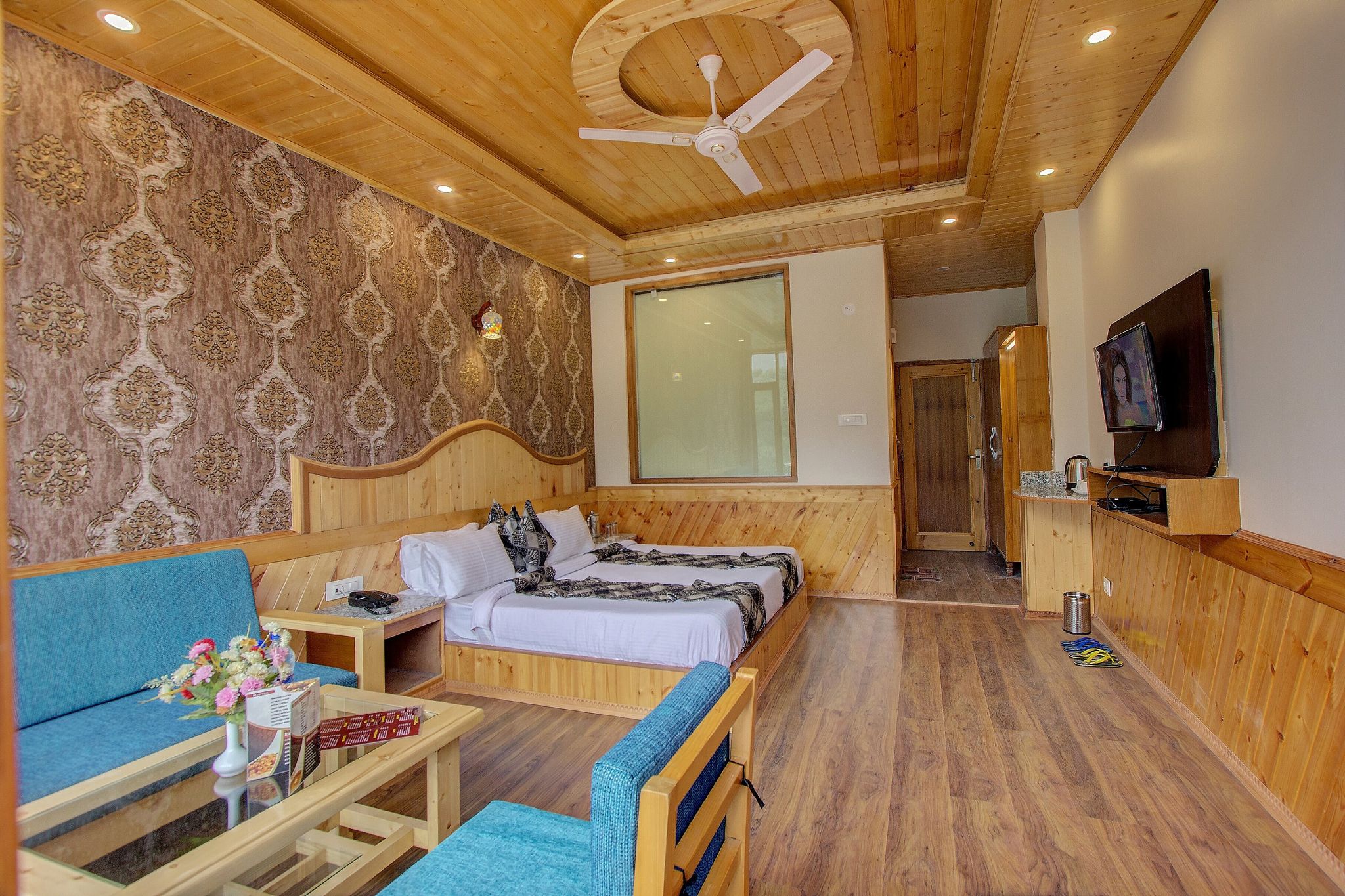 Presidential Room with Balcony (Valley View Room)