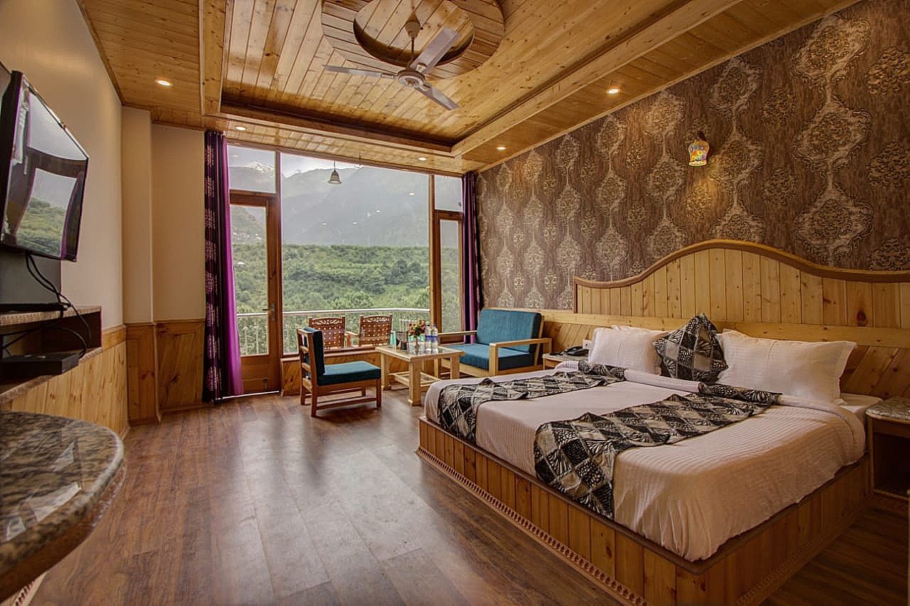 Presidential Room with Balcony (Valley View Room)