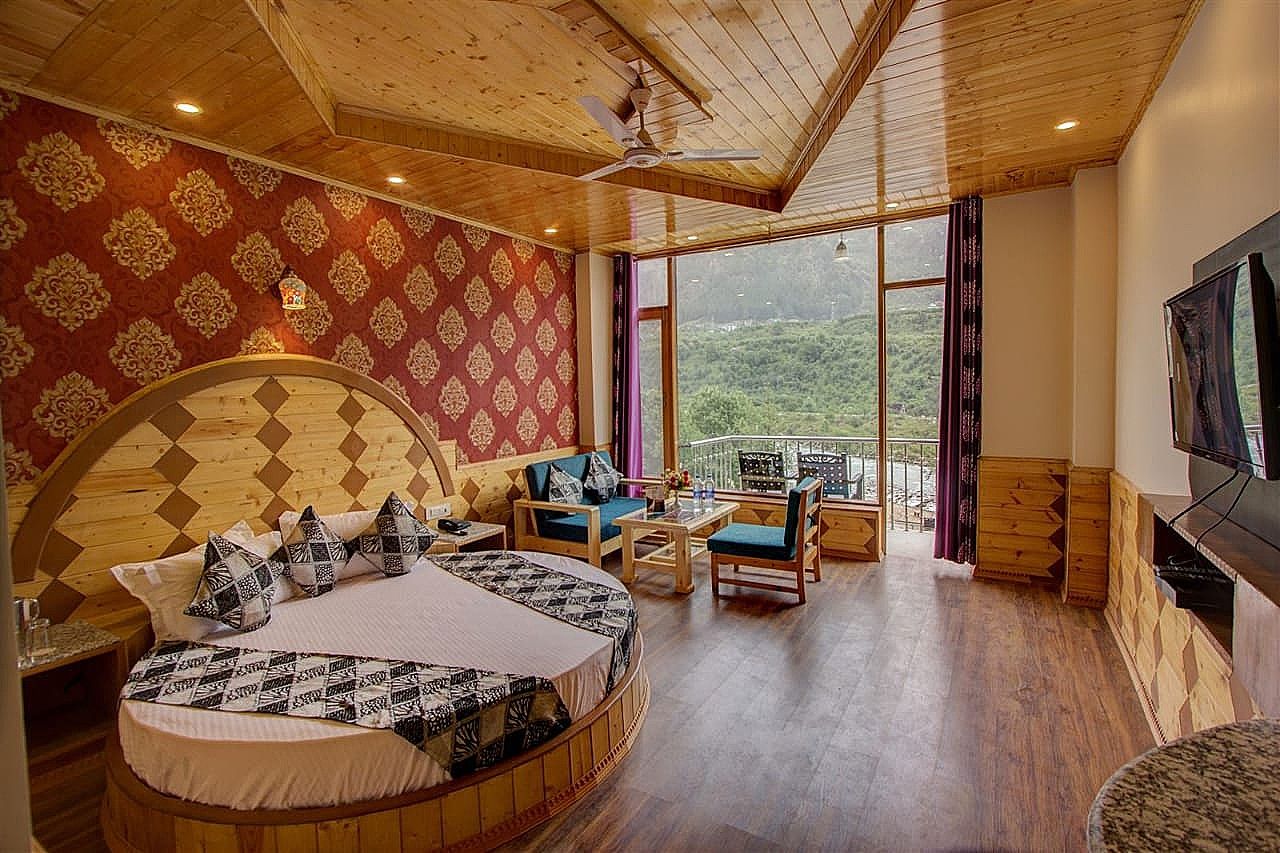 Presidential Room with Balcony (Valley View Room)