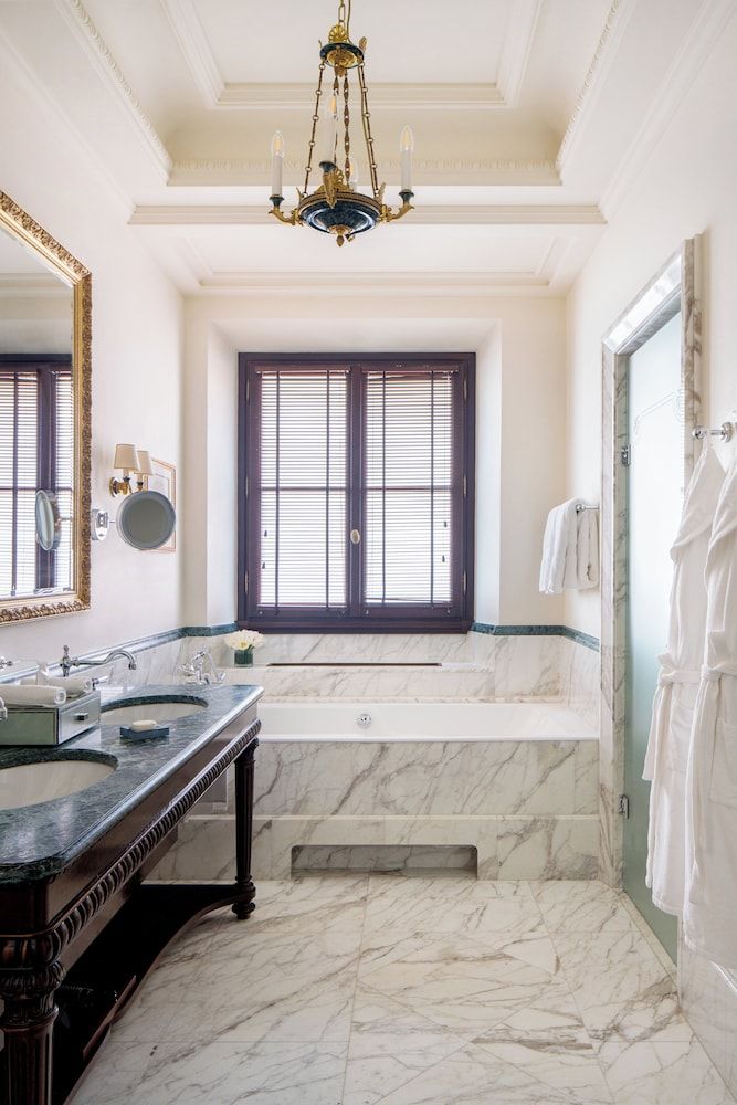 Four Seasons Hotel Firenze Superior Room, 1 King Bed (Courtyard or Street View) 10