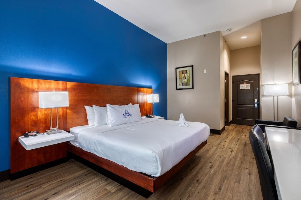 The Azure Hotel Room, 1 King Bed, Non Smoking 4