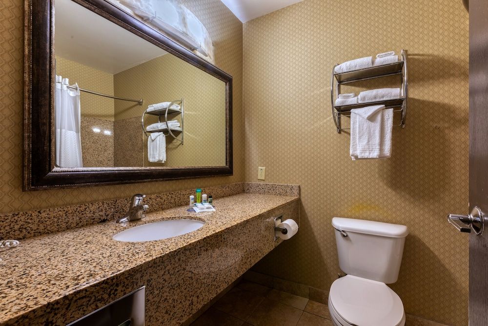 The Azure Hotel Room, 1 King Bed, Non Smoking 14