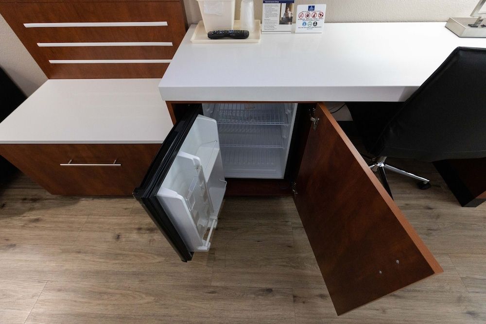 The Azure Hotel Room, 1 King Bed, Non Smoking 10