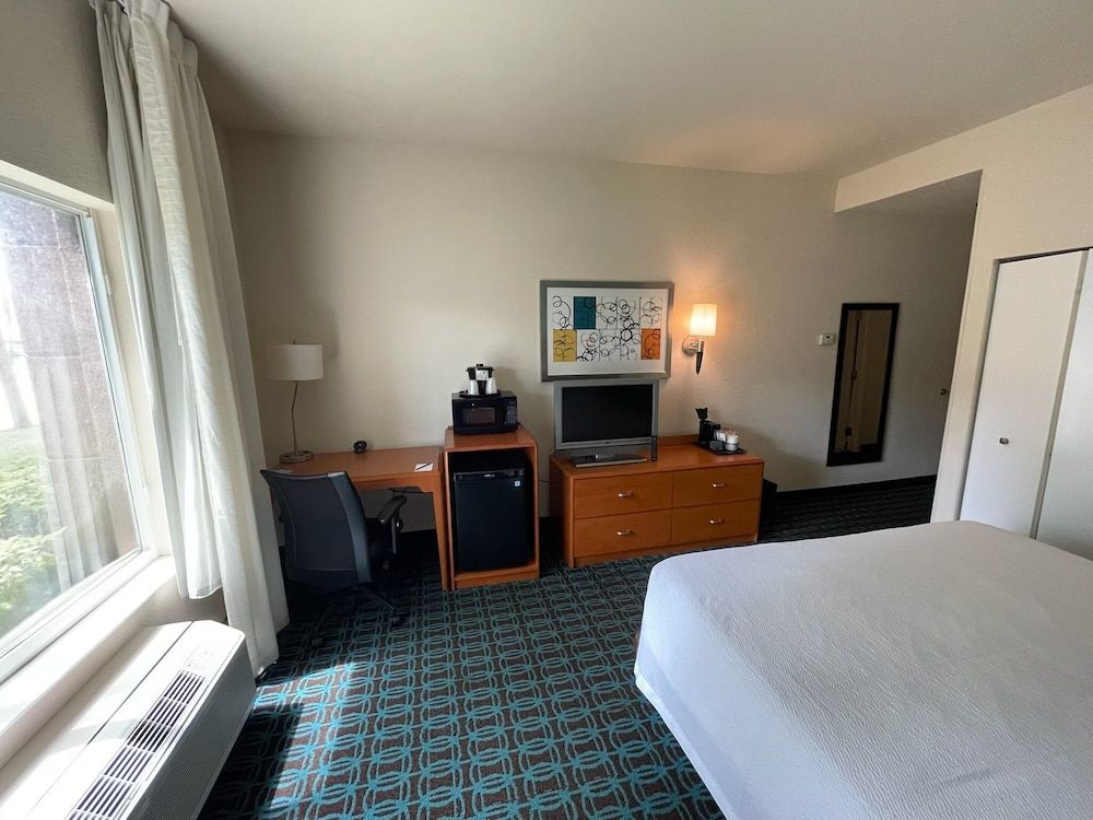 Room, 1 King Bed (Hearing Accessible)