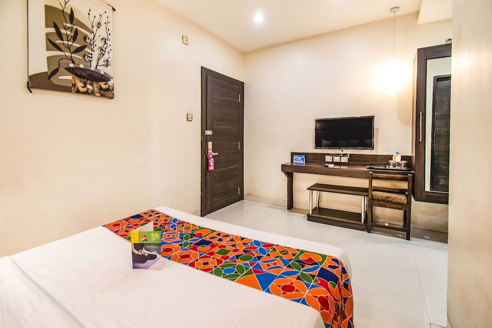 FabHotel Kiran Inn Tukoganj Deluxe Single Room 3