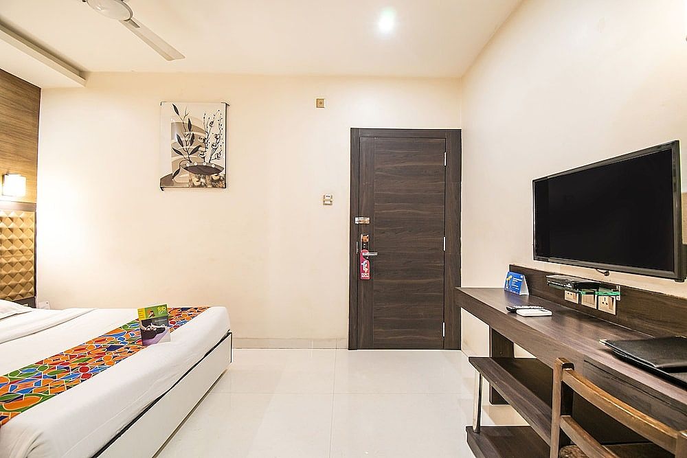 FabHotel Kiran Inn Tukoganj Deluxe Room 2