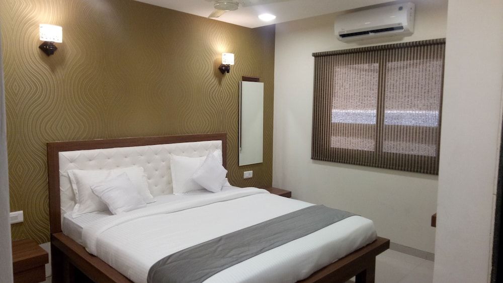 Hotel Vrushali Inn Executive Twin Room