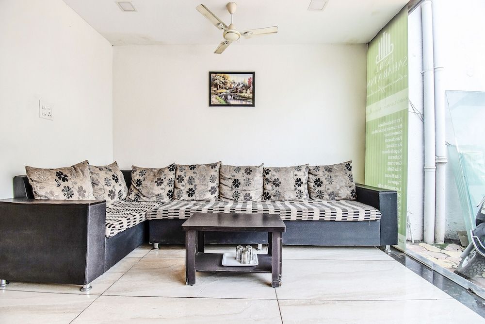 undefined FabHotel Sahara Inn 2