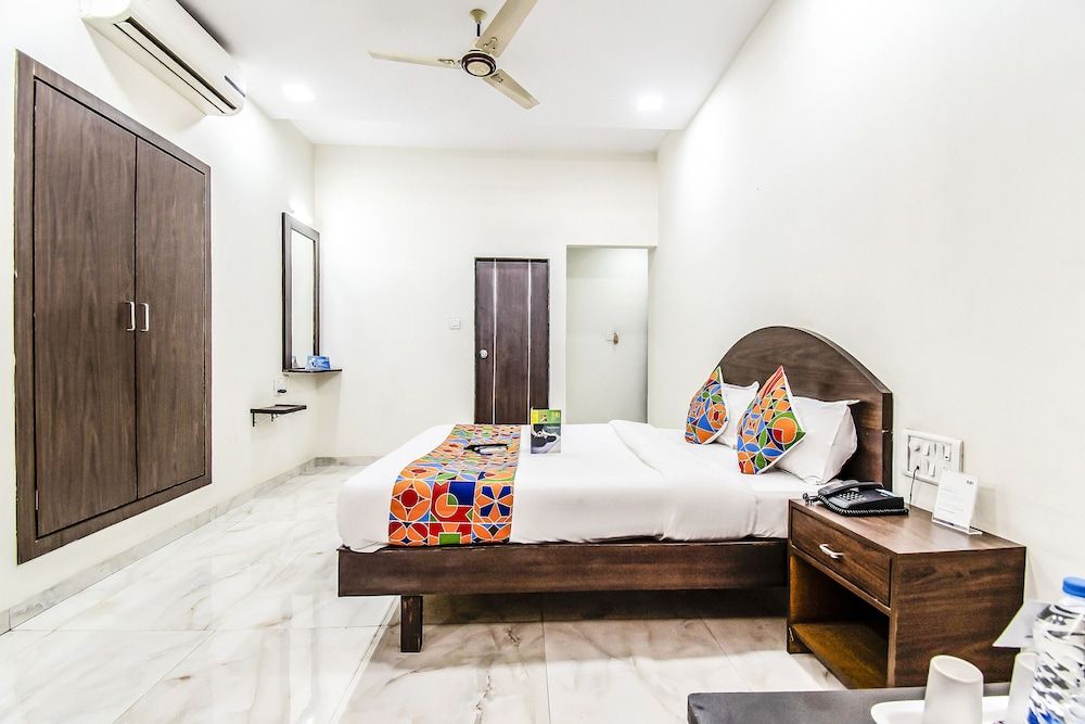 undefined FabHotel Sahara Inn 8