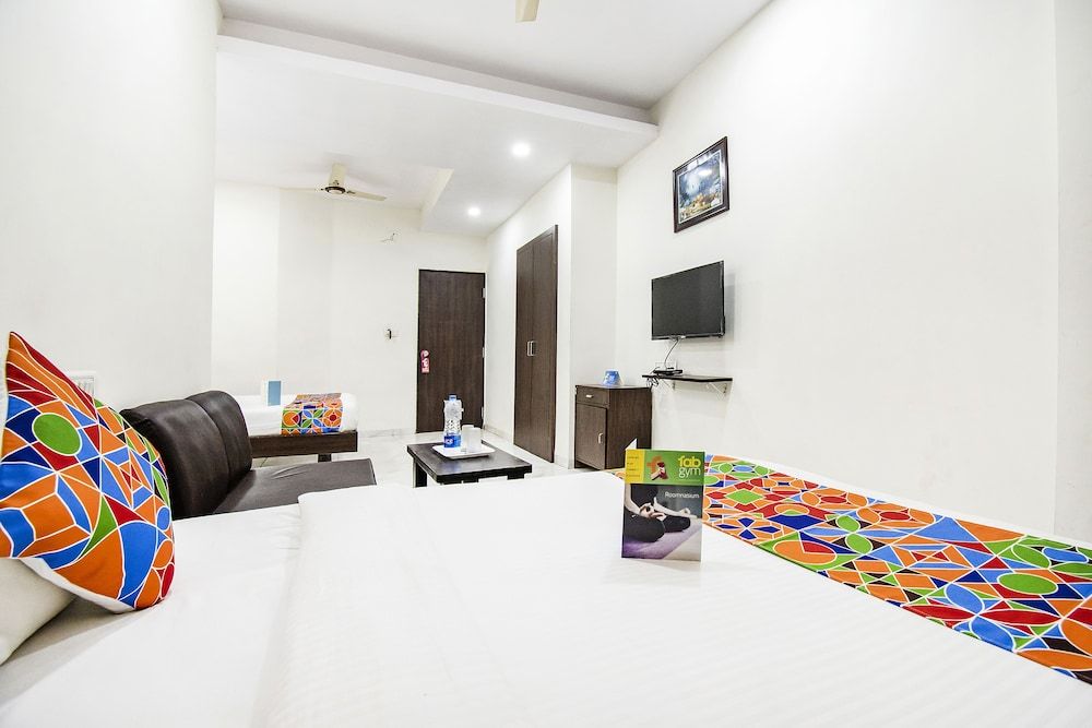 undefined FabHotel Sahara Inn 9