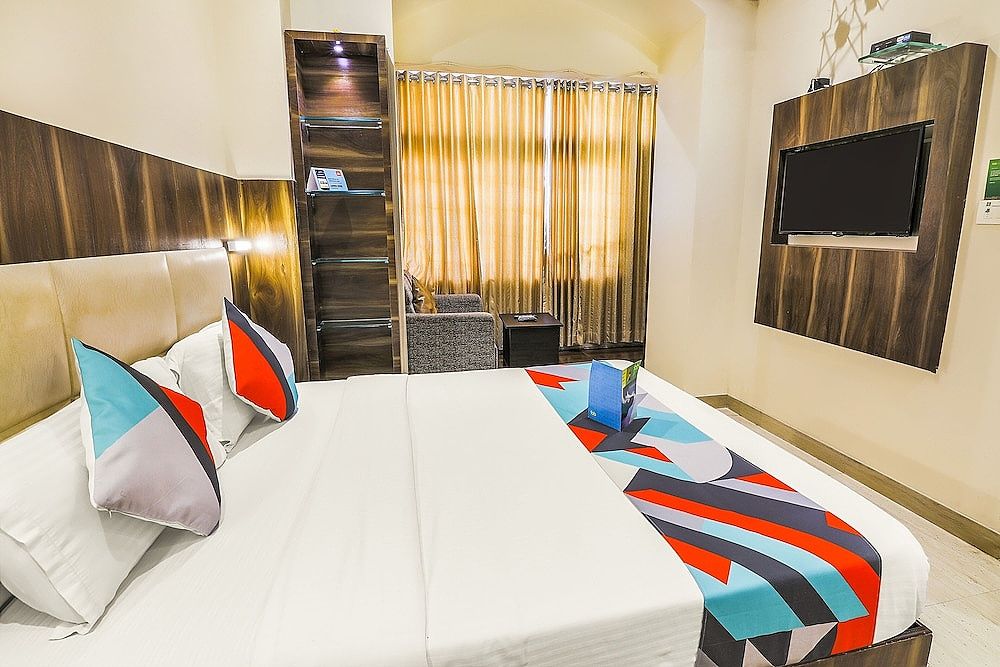 Via Abad Inn Deluxe Room 2