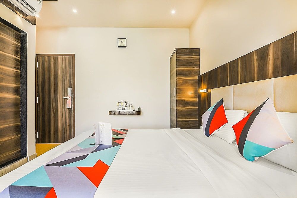 Via Abad Inn Deluxe Room 5