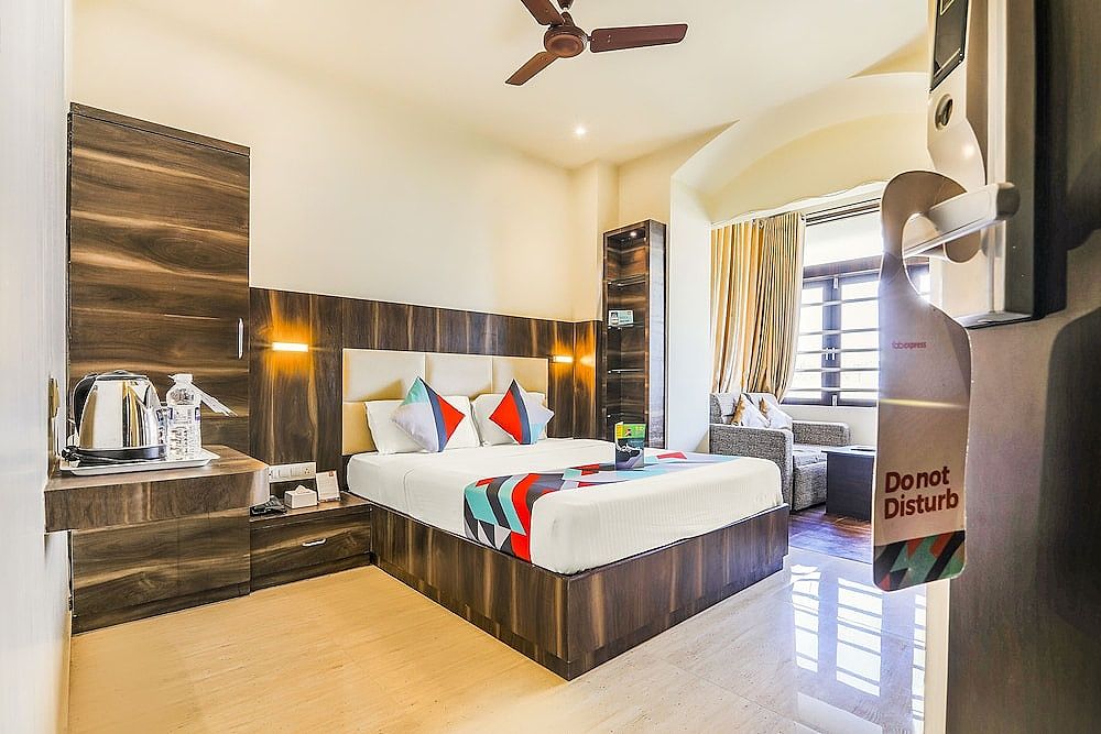 Via Abad Inn Deluxe Room 8