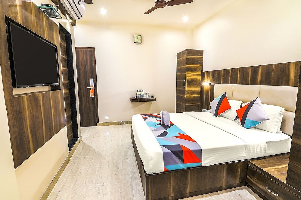 Via Abad Inn Deluxe Room 4