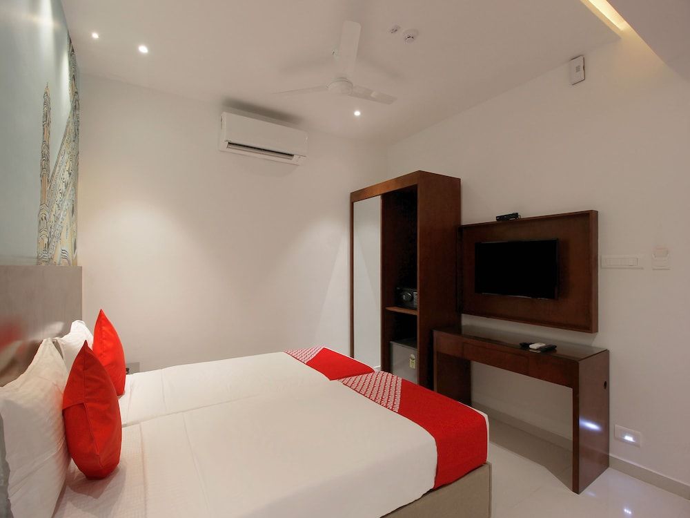 OYO 24583 Sesha Grand Standard Room