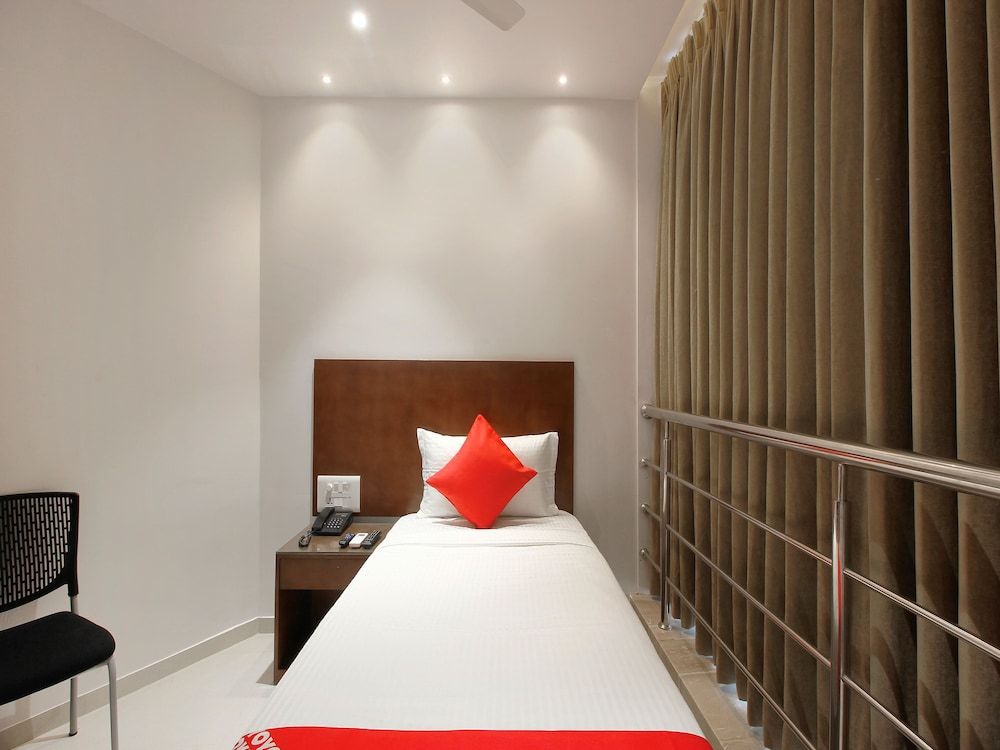 OYO 24583 Sesha Grand Standard Room 17