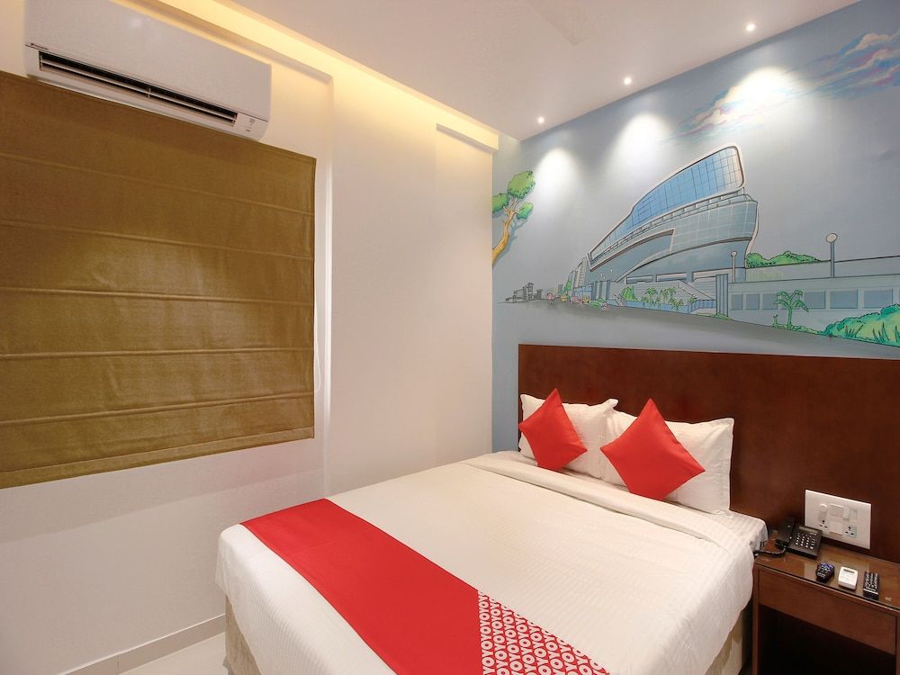 OYO 24583 Sesha Grand Standard Room 24