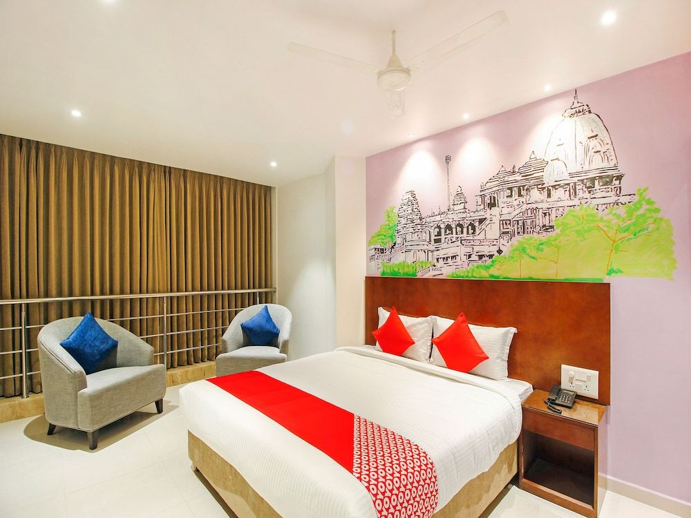 OYO 24583 Sesha Grand Standard Room 4