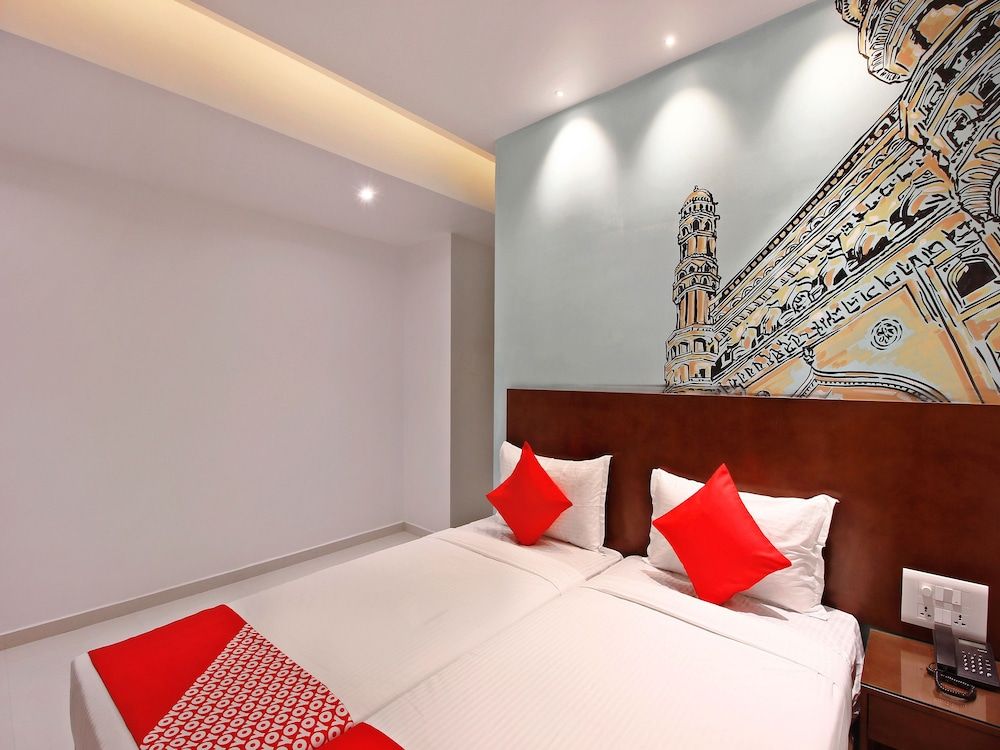 OYO 24583 Sesha Grand Standard Room 16