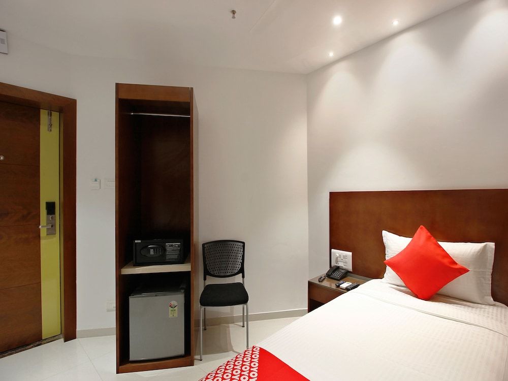 OYO 24583 Sesha Grand Standard Room 26