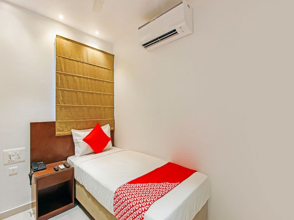 OYO 24583 Sesha Grand Standard Room 15