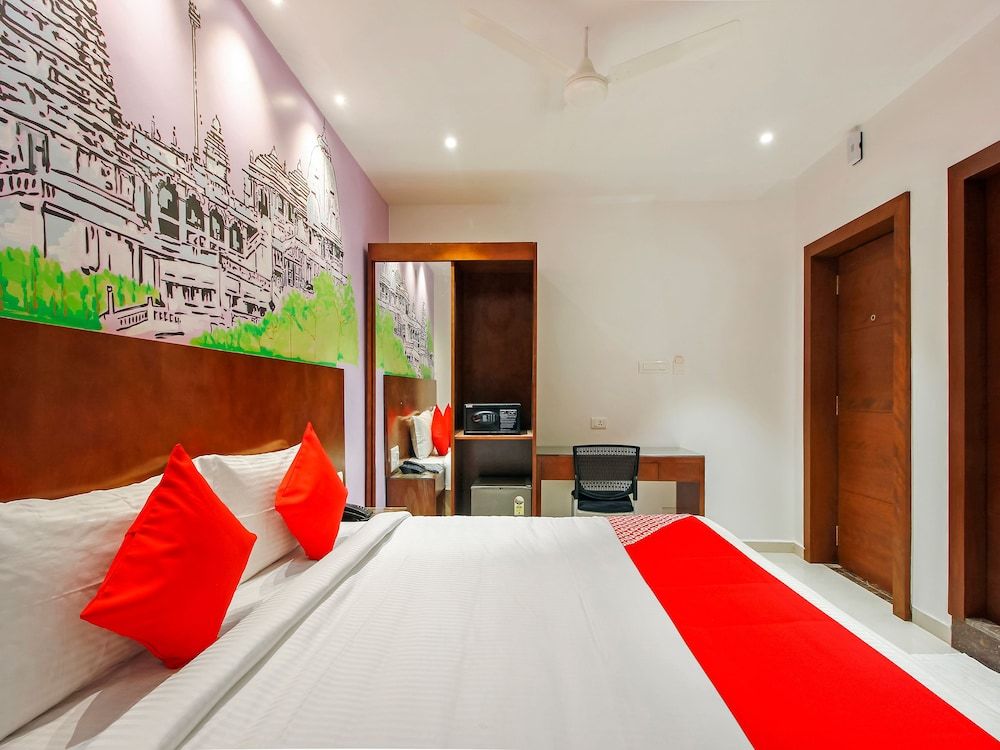 OYO 24583 Sesha Grand Standard Room 7
