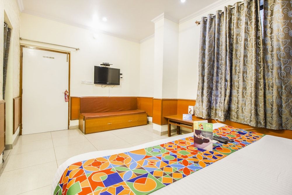 FabExpress Surya Mani Deluxe Room 3
