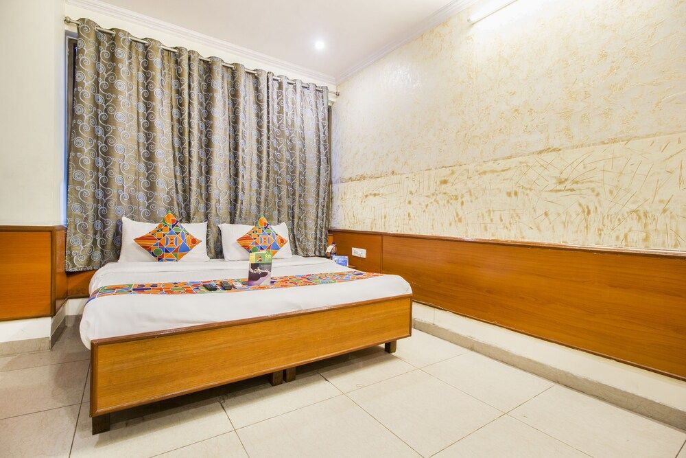 FabExpress Surya Mani Deluxe Room 2