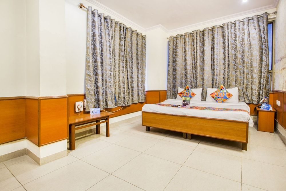 FabExpress Surya Mani Deluxe Room