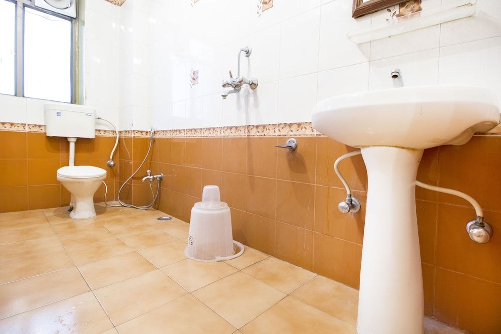 FabExpress Surya Mani Deluxe Room 6