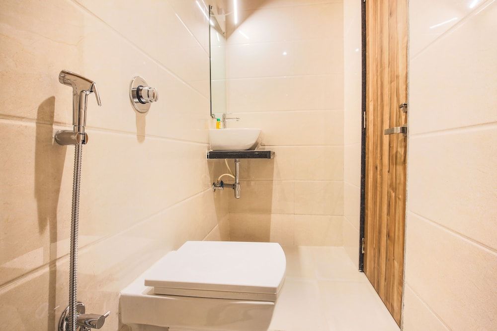 FabExpress Gateway Inn Deluxe Room, 1 Double Bed, Non Smoking 6