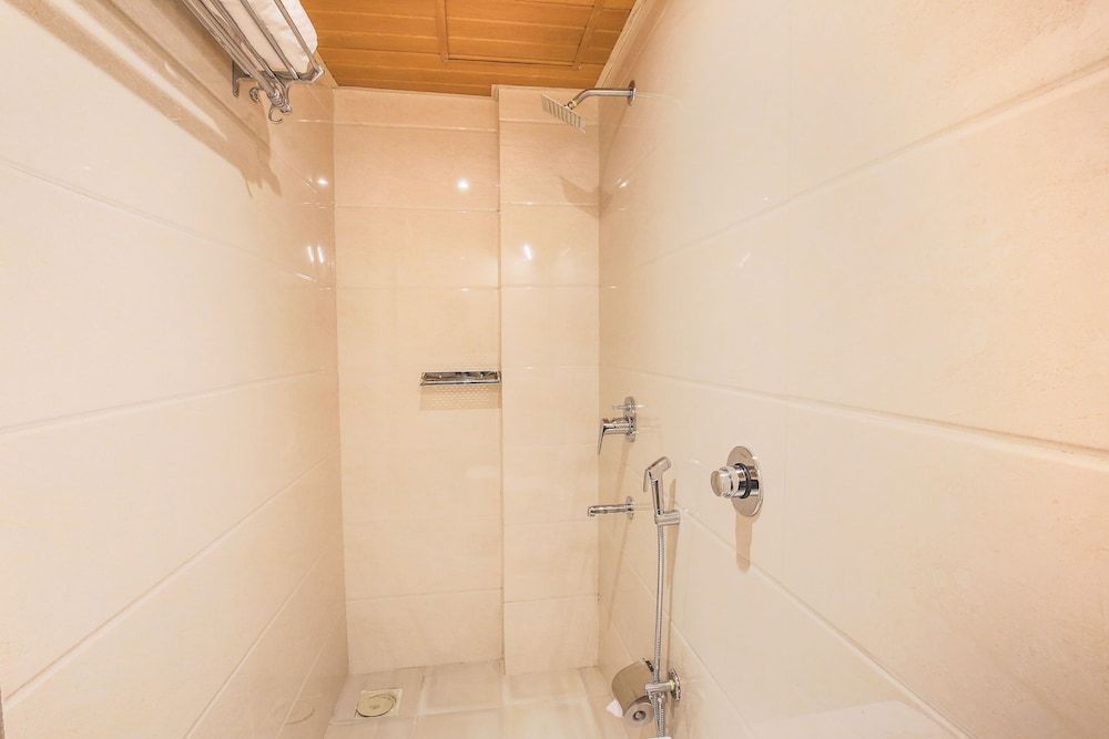FabExpress Gateway Inn Deluxe Room, 1 Double Bed, Non Smoking 7
