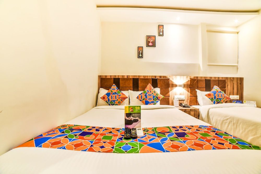 FabExpress Gateway Inn Family Room, 1 King Bed, Non Smoking 6