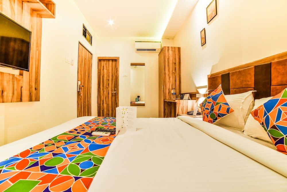 FabExpress Gateway Inn Deluxe Room, 1 Double Bed, Non Smoking 2