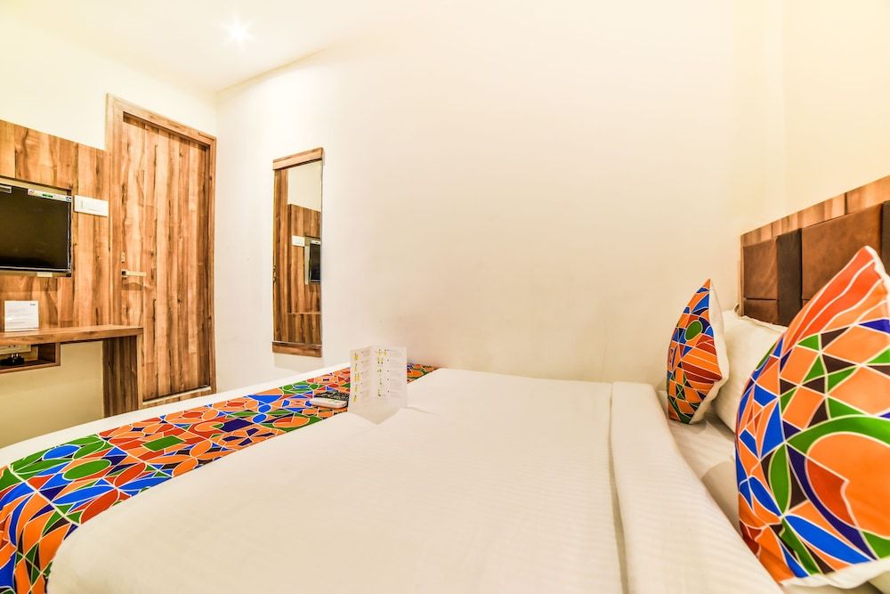 FabExpress Gateway Inn Family Room, 1 King Bed, Non Smoking 3