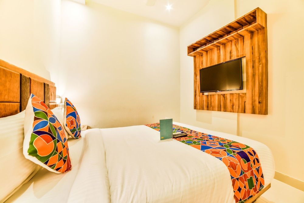 FabExpress Gateway Inn Deluxe Room, 1 Double Bed, Non Smoking 3