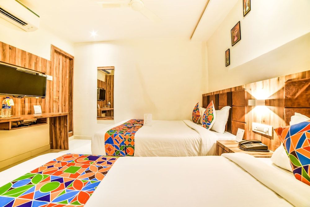 FabExpress Gateway Inn Family Room, 1 King Bed, Non Smoking