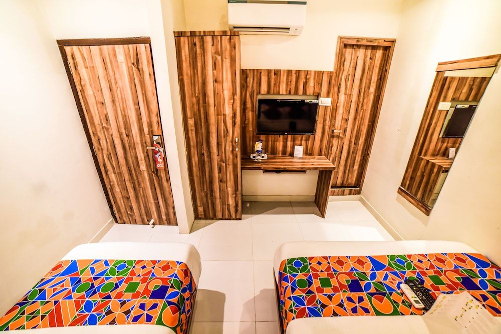 FabExpress Gateway Inn Family Room, 1 King Bed, Non Smoking 8