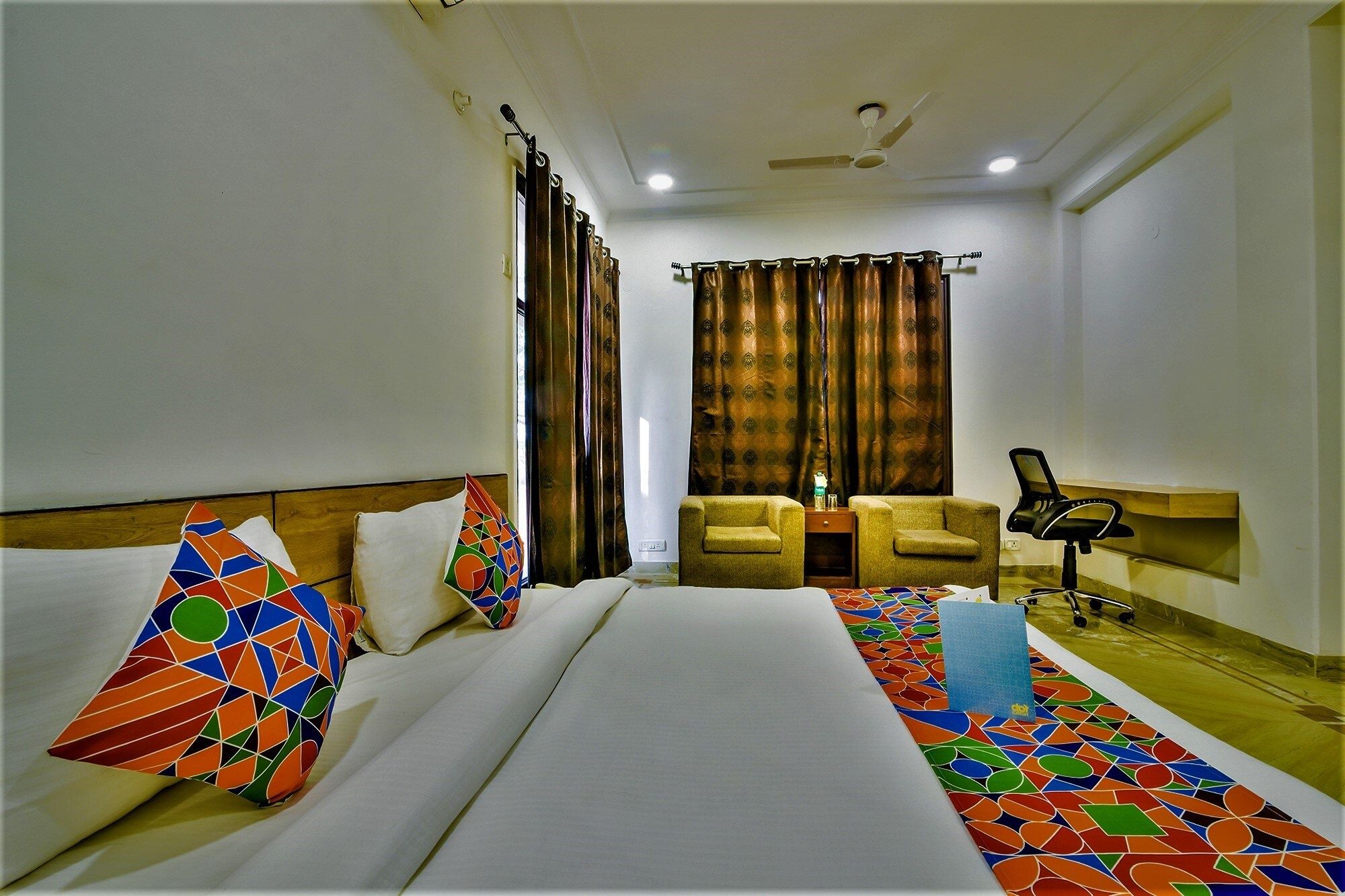 FabHotel Rallkmas Deluxe Double Room 4