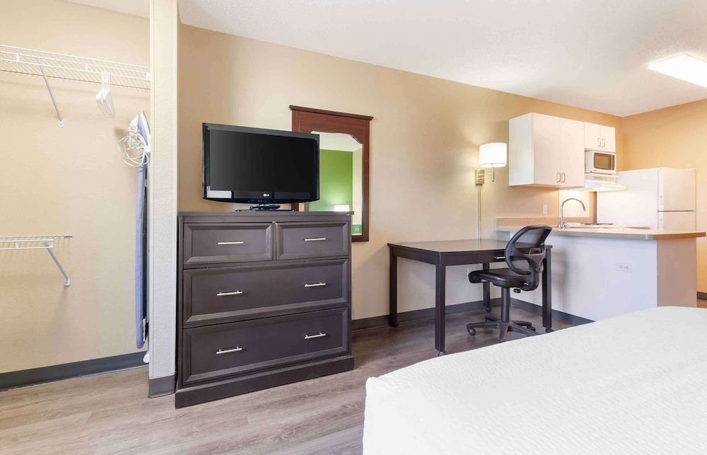 Extended Stay America Select Suites - Appleton - Fox Cities Studio, 1 Queen Bed, Non Smoking 4
