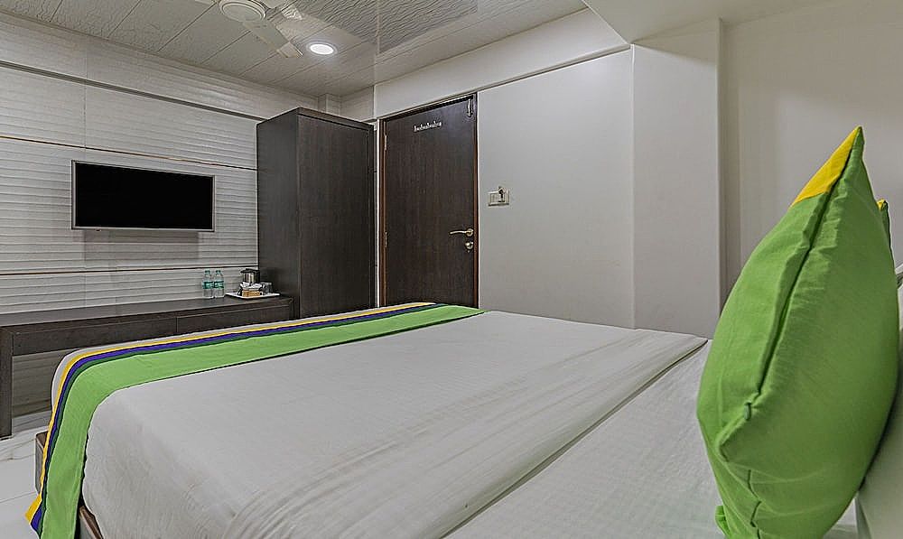 Treebo Atithi Inn Malad Standard Double Room 3