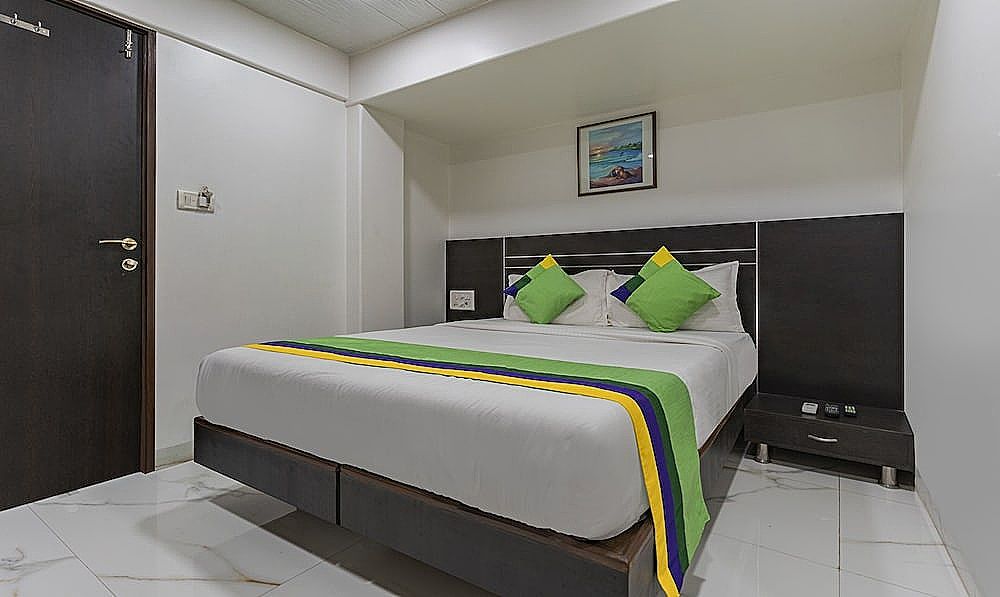 Treebo Atithi Inn Malad Standard Double Room 8