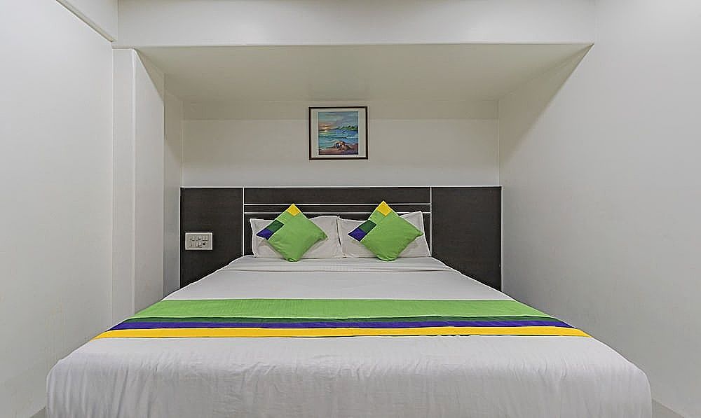 Treebo Atithi Inn Malad Standard Double Room 11
