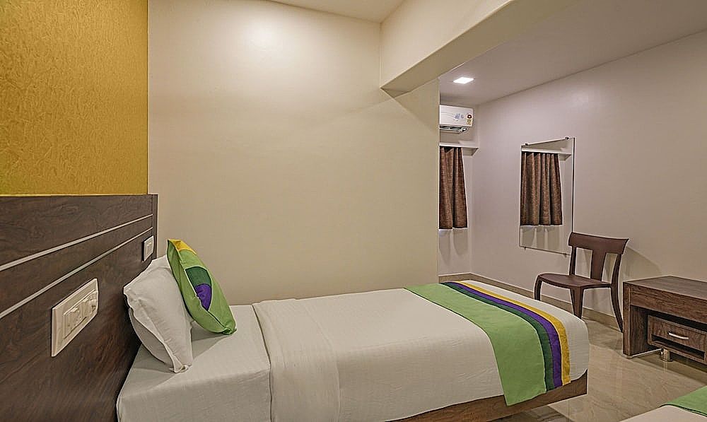 Treebo Atithi Inn Malad Standard Double Room 12