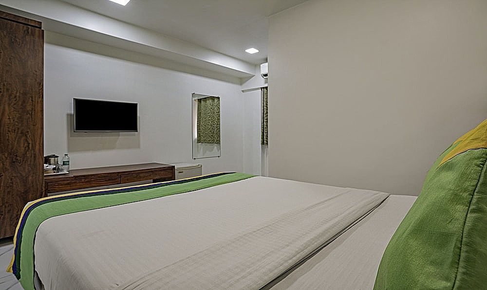 Treebo Atithi Inn Malad Standard Double Room 2