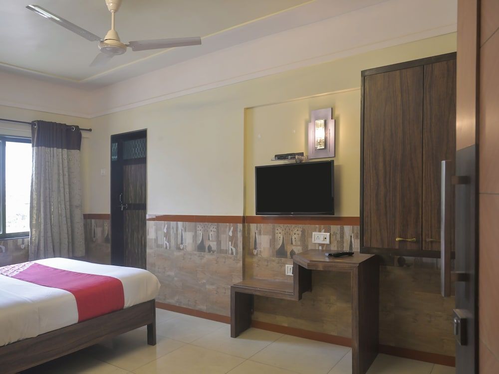 undefined OYO 18615 Jaya Mahal 10