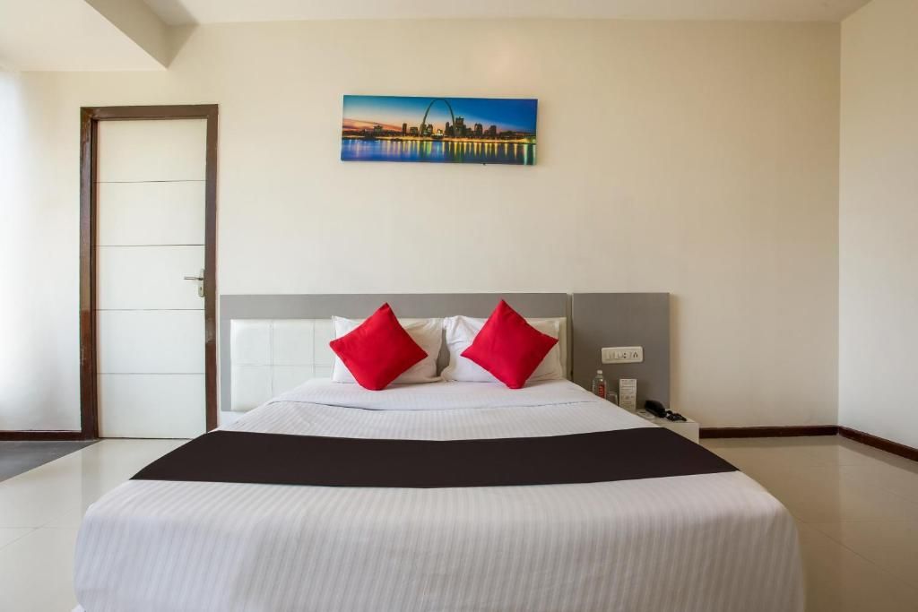 Capital O 35557 Hotel Aura Deluxe Room 8