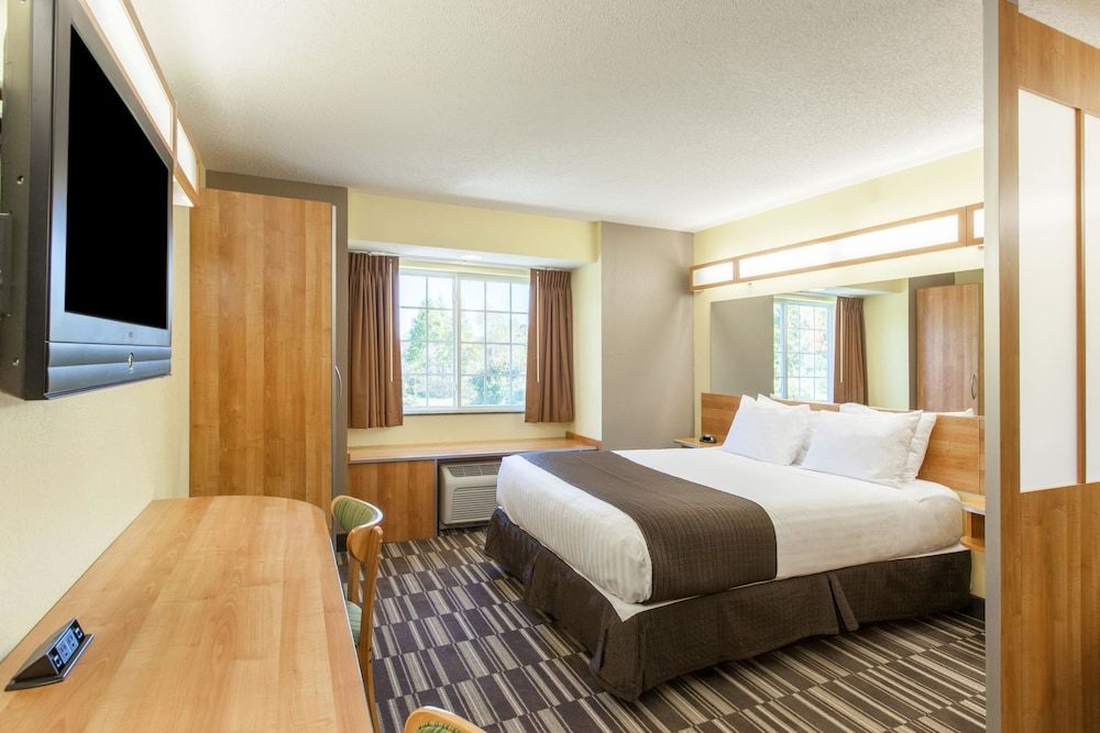 Studio Suite, 1 Queen Bed, Accessible, Non Smoking (Tub with Grab Bars)