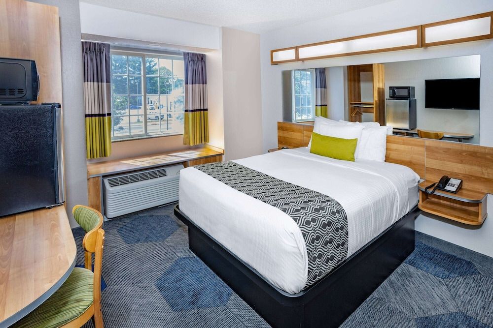 Room, 1 Queen Bed, Accessible, Non Smoking (Tub with Grab Bars)